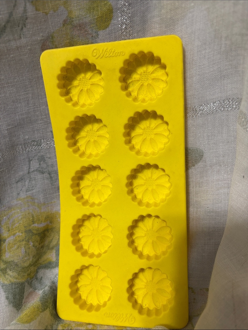 Silicone Assorted Mold Set - Yellow, Blue, Green, Brown - Picture 8 of 11